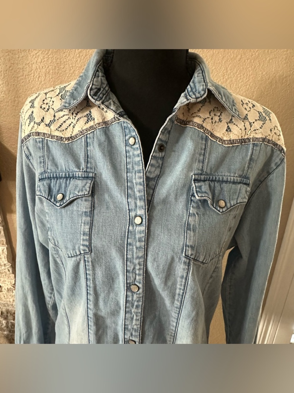 Wrangler denim shirt with cream lace pearl snap long sleeve button up women M - Picture 2 of 11